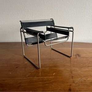 Miniature model WASSILY CHAIR _ Vitra Design Museum